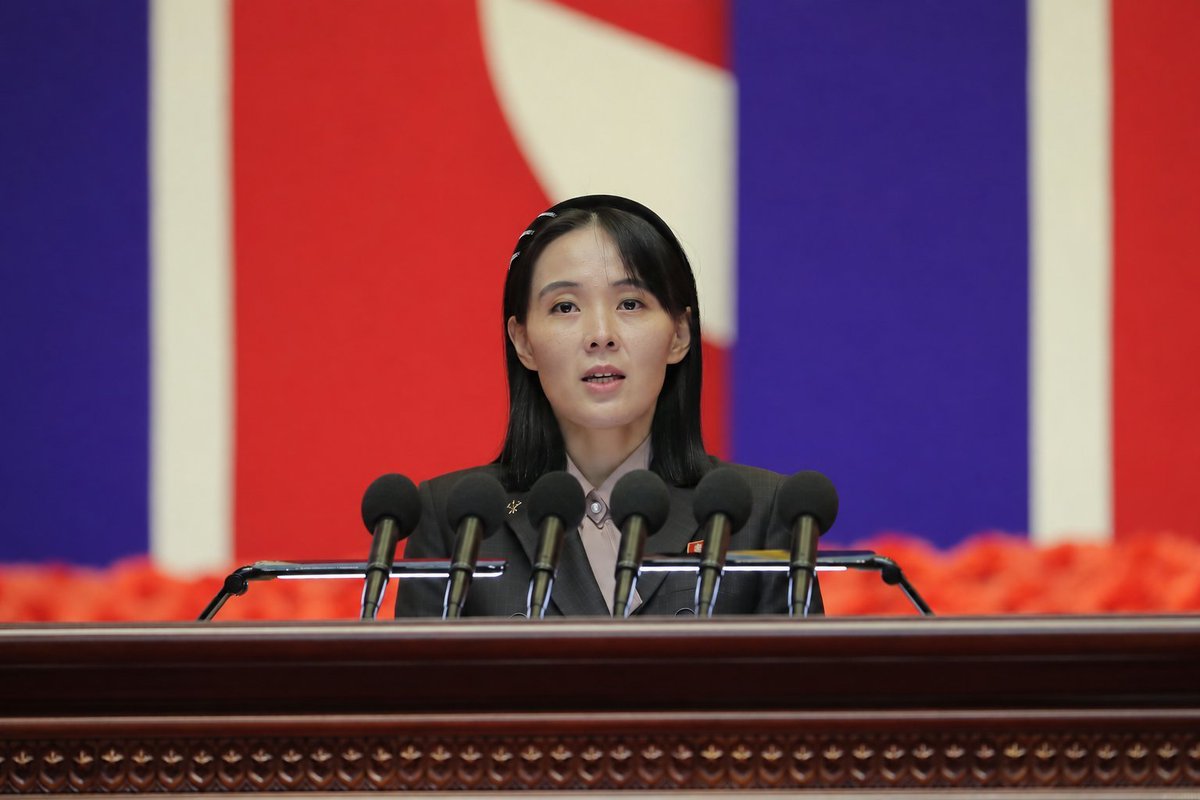Humoristech's tweet photo. Periodistech: Transición de poder en Corea del Norte, preocupa a China https://t.co/nUHZhWazxb https://t.co/ukJ4Qj7How