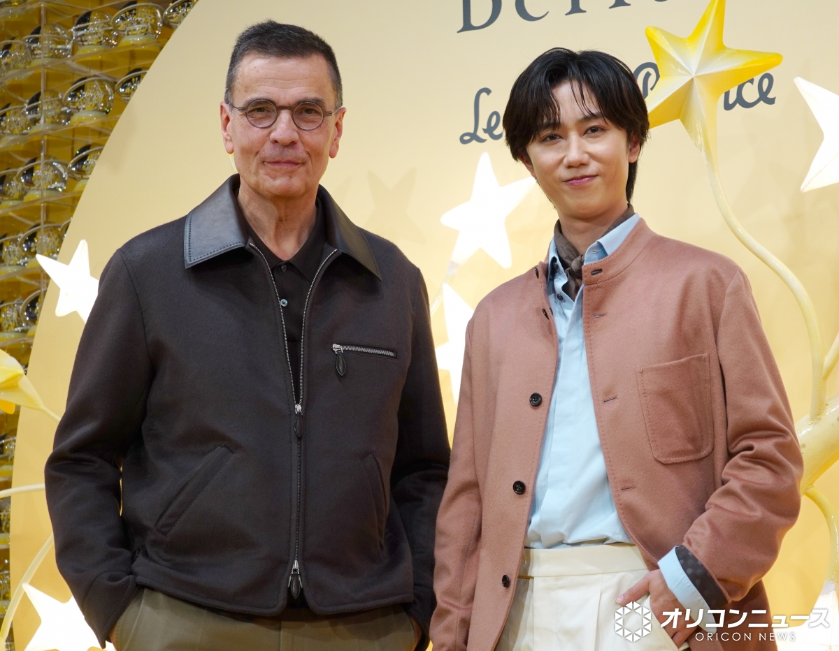 oricon's tweet photo. Snow Man阿部亮平、
二十歳で贈られた財布を今も愛用💚
「一生ものの相棒」
https://t.co/yjISLYMSFX
⠀
ベルルッティ エキシビション @ 銀座 蔦屋書店
特別エキシビション「レゾナンス（共鳴
－『星の王子さま』とベルルッティの対話」 https://t.co/GtDImbjiKB
