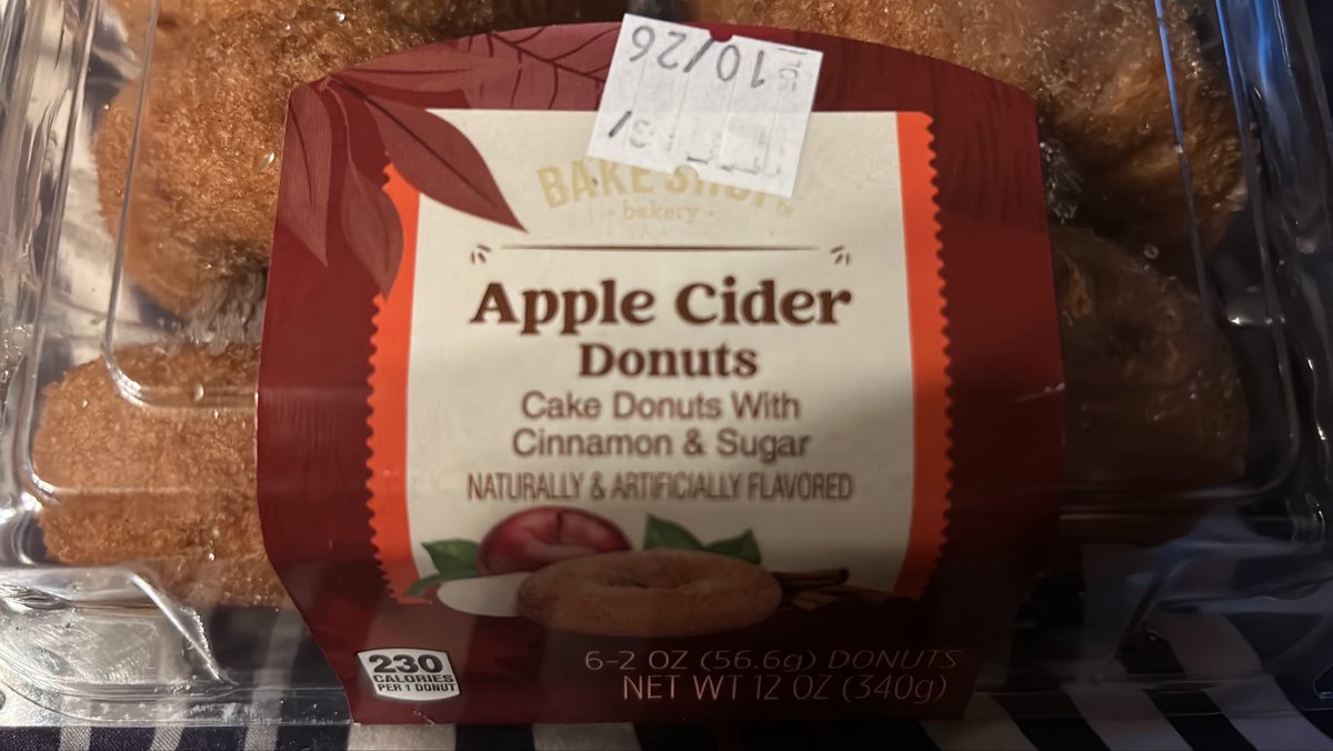HeroOfTheClay's tweet photo. #BABE #WakeUp...it's #applecider #donut #SZN https://t.co/ViU6brEbl2