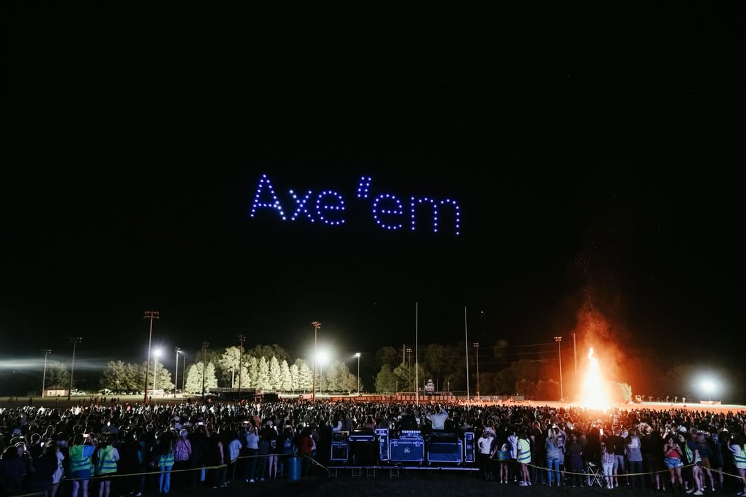 SFASU's tweet photo. The tradition continues tomorrow night. 🪓🔥

#AxeEm | #SFAHomecoming https://t.co/PKuYeEdp4a