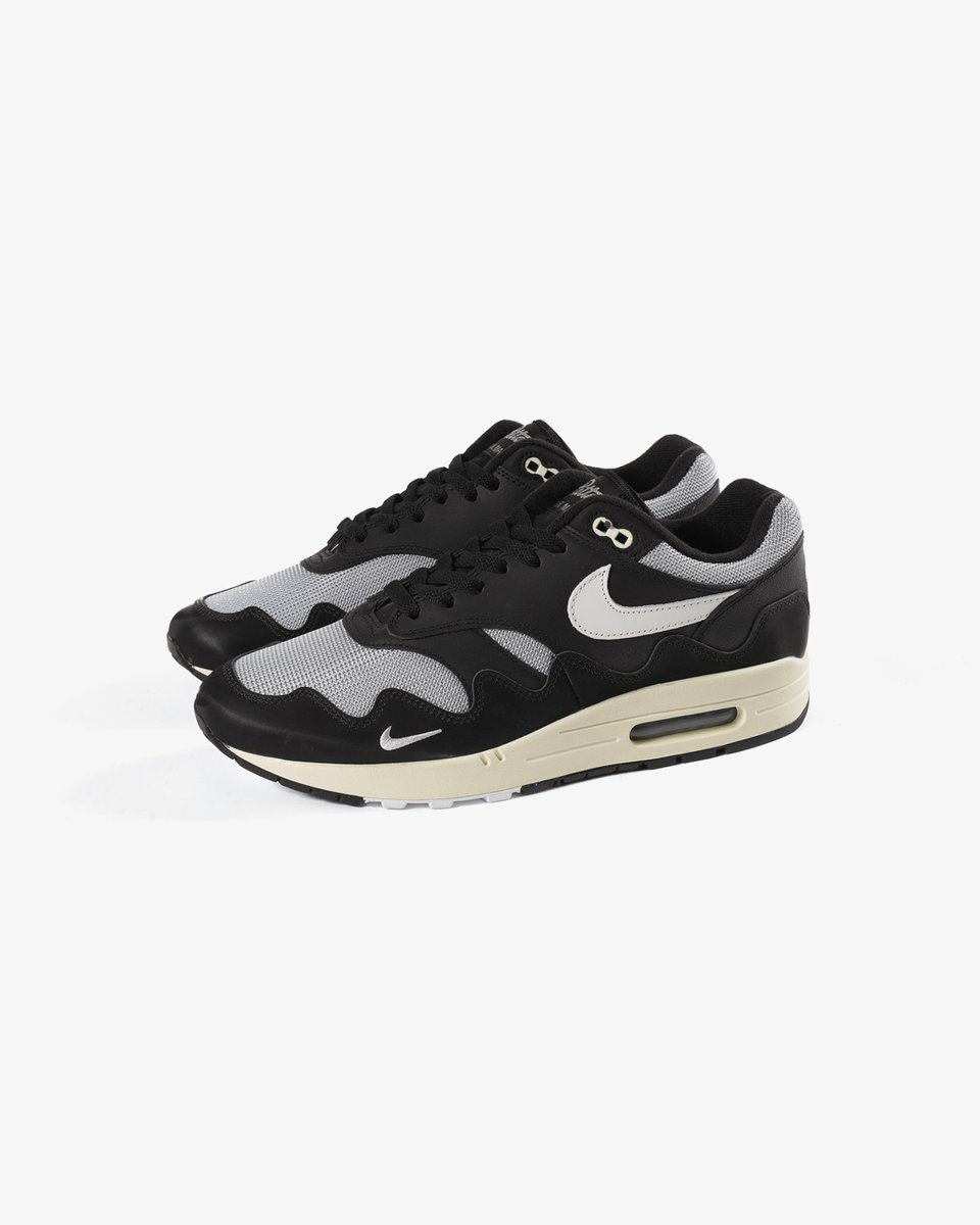 KicksLab_jp's tweet photo. 【 New Arrivals l 新入荷 】Available in Store and Online Store.

NIKE l "AIR MAX 1 PATTA"
COLOR : Metallic Silver/White/Black/Coconut Milk
NO : DQ0299-001
SIZE : 26.0, 28.5-29.5
PRICE : ¥77,880 (in tax)
#KICKSLAB #キックスラボ

商品ページはこちら▼
https://t.co/JTZ7c6s4Km... https://t.co/mpEml7nbAa