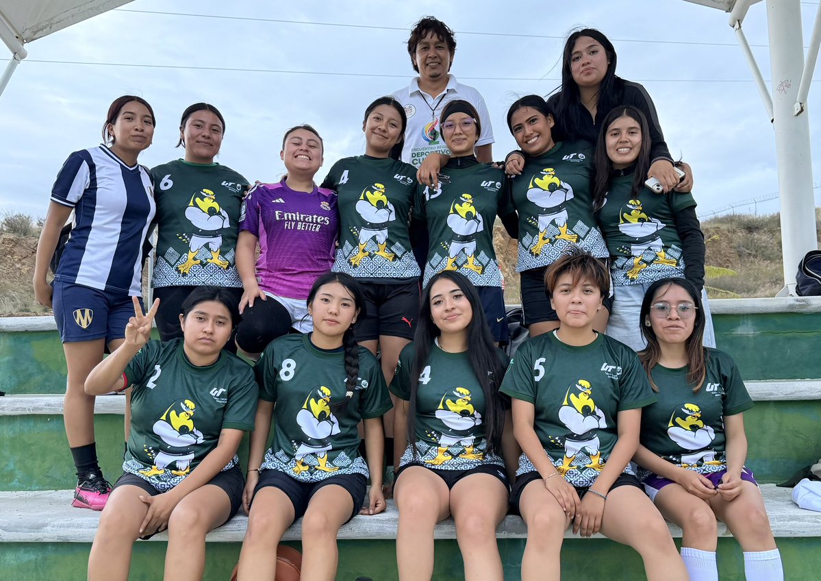 utvco's tweet photo. ¡La disciplina deportiva forma a nuestras estudiantes para el futuro! ✨

Continúan los entrenamientos de la pre selección de futbol 7 femenil de la UTVCO, demostrando el talento y la disciplina; así como la condición física y estrategias en este deporte. ⚽️🥅

#OrgulloUTVCO 🦅 https://t.co/1Q6jxYU5N1