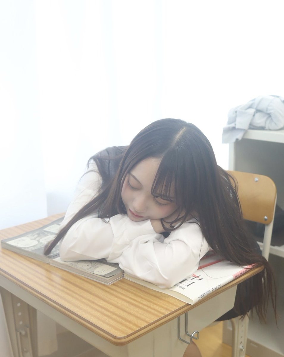 PS_shino0519's tweet photo. 休み時間終わったら起こして〜🫧 https://t.co/VxlXNFPoxT