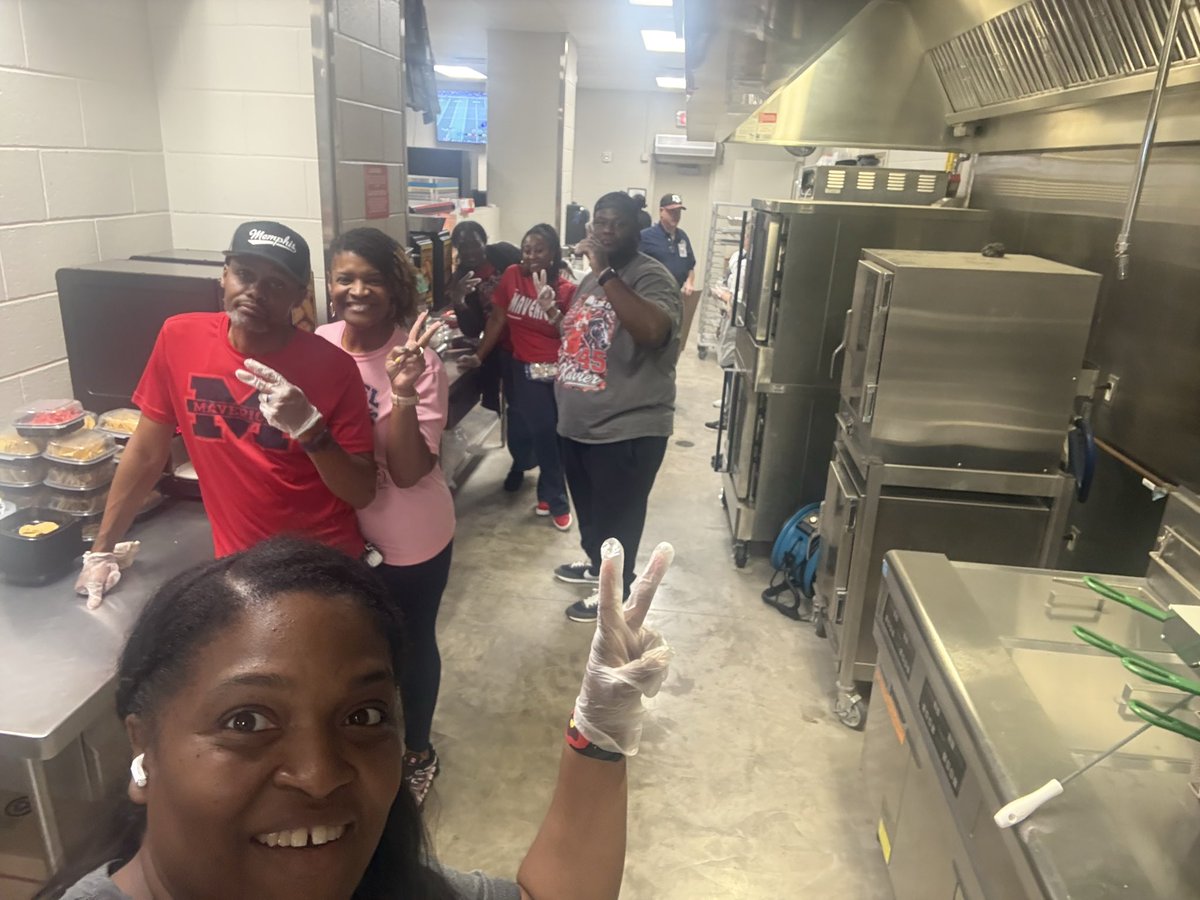 HokaHeyFootball's tweet photo. A HUGE thank you to all the parents who stepped up to help out at the Freedom Field concessions tonight! We couldn't do it without you and truly appreciate your support!

@CoachKirkMartin
@ManvelHS
@AlvinISDAth
 @ManvelHSabc 
#recruitmanvel #hokahey #BeDifferent #Family 
#Leadwithintegrity
#TexasHighSchoolSports #CoachingExcellence #WeseeYOU