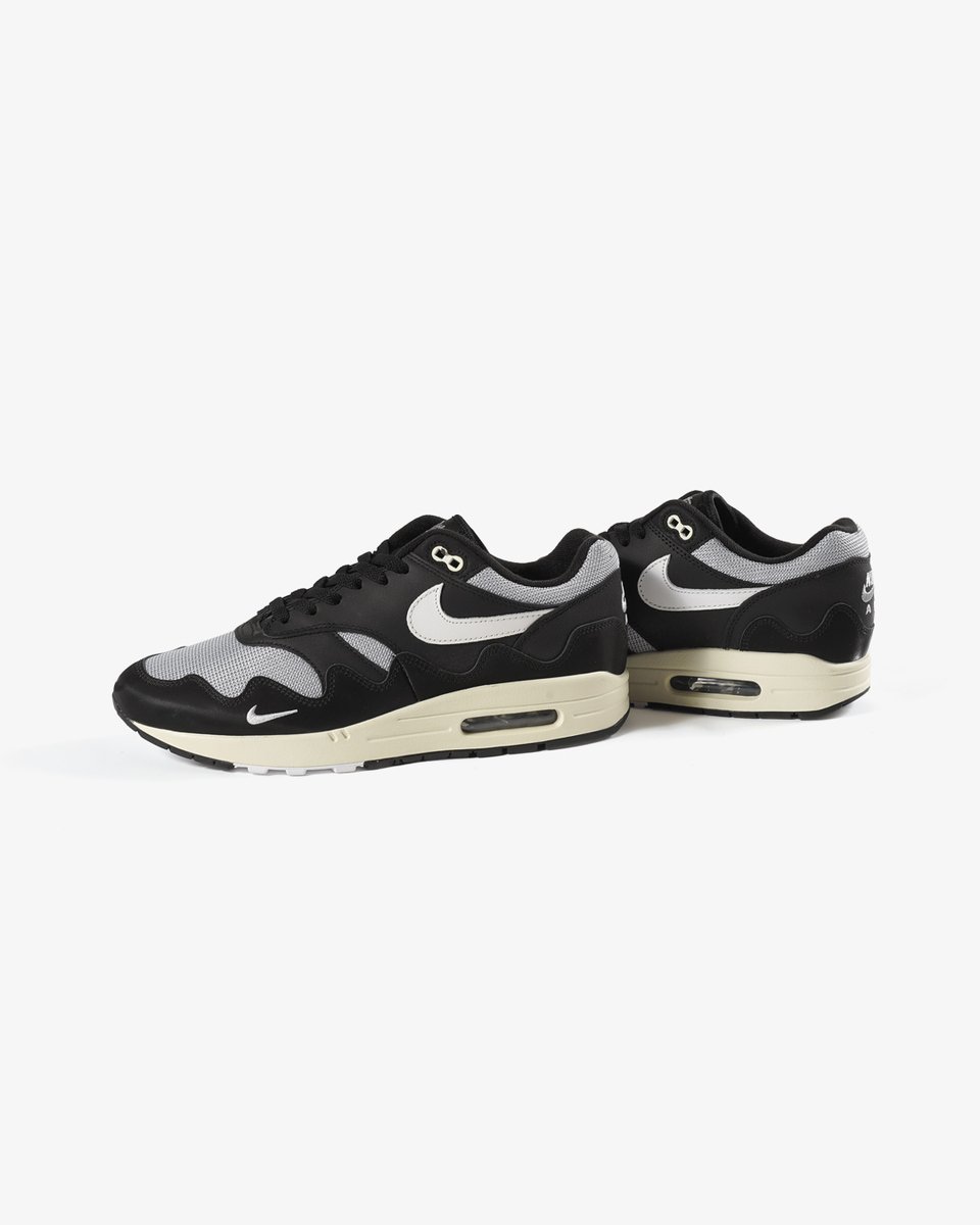 KicksLab_jp's tweet photo. 【 New Arrivals l 新入荷 】Available in Store and Online Store.

NIKE l "AIR MAX 1 PATTA"
COLOR : Metallic Silver/White/Black/Coconut Milk
NO : DQ0299-001
SIZE : 26.0, 28.5-29.5
PRICE : ¥77,880 (in tax)
#KICKSLAB #キックスラボ

商品ページはこちら▼
https://t.co/JTZ7c6s4Km... https://t.co/mpEml7nbAa