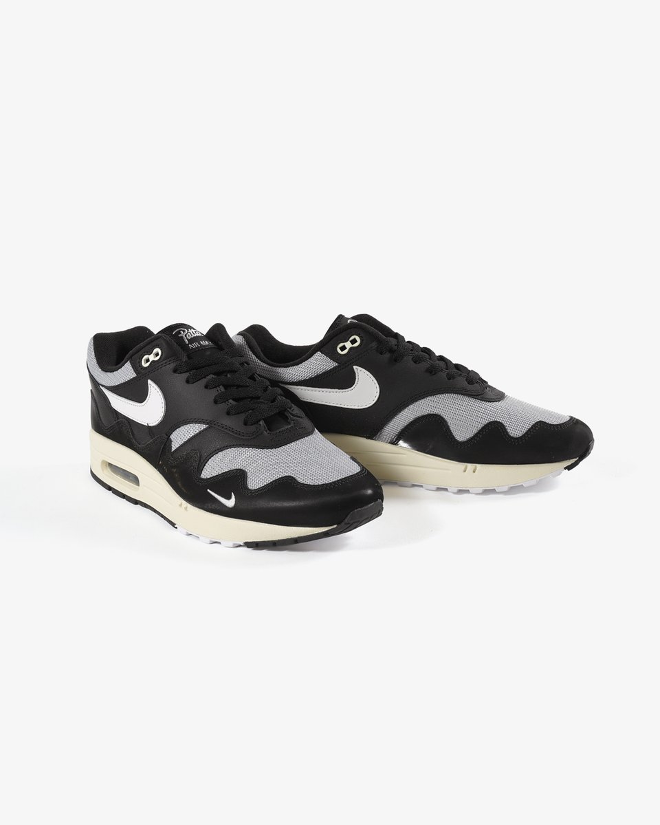 KicksLab_jp's tweet photo. 【 New Arrivals l 新入荷 】Available in Store and Online Store.

NIKE l "AIR MAX 1 PATTA"
COLOR : Metallic Silver/White/Black/Coconut Milk
NO : DQ0299-001
SIZE : 26.0, 28.5-29.5
PRICE : ¥77,880 (in tax)
#KICKSLAB #キックスラボ

商品ページはこちら▼
https://t.co/JTZ7c6s4Km... https://t.co/mpEml7nbAa