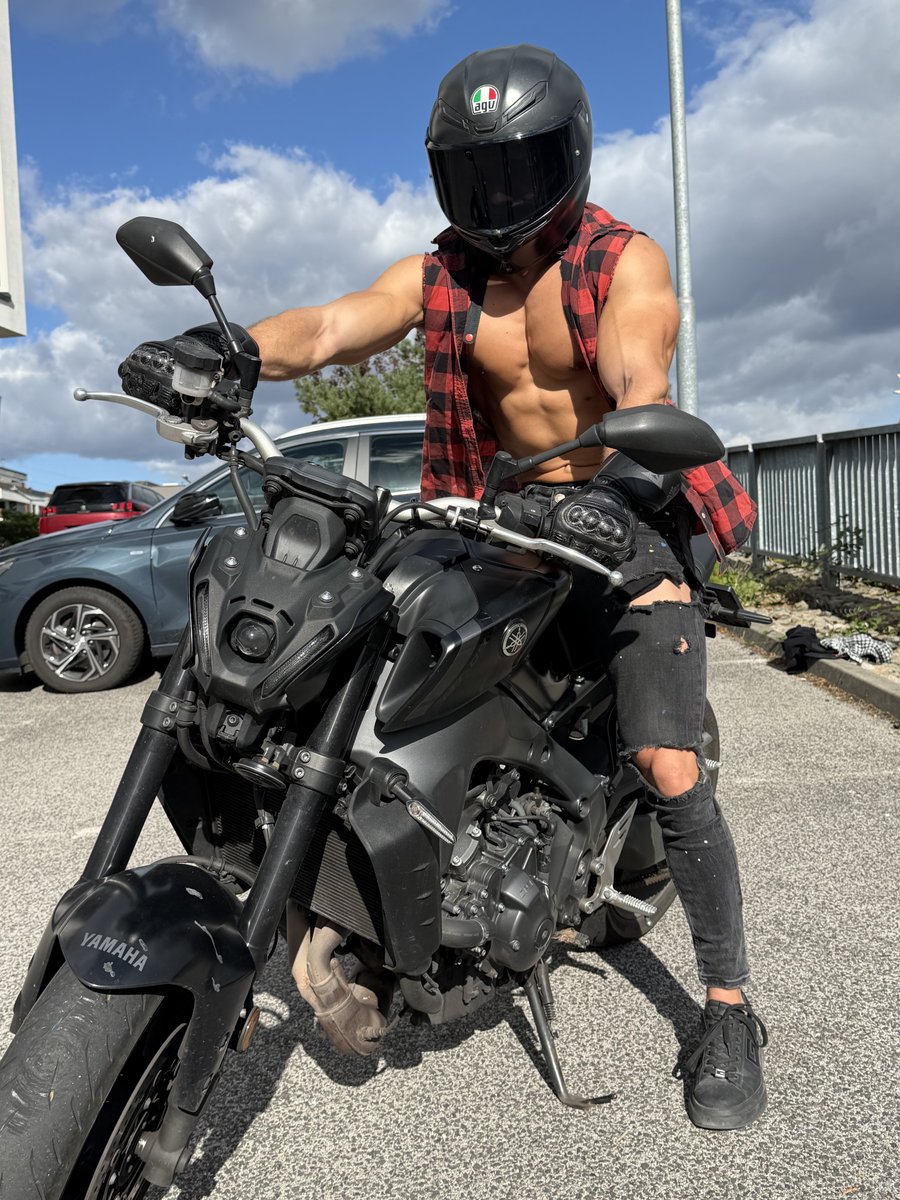 bikermode_ tweet picture