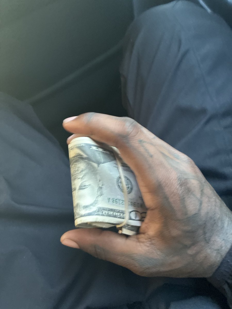 lilkmuneyy's tweet photo. Can I get a Girlfriend? https://t.co/st8me8EjW6