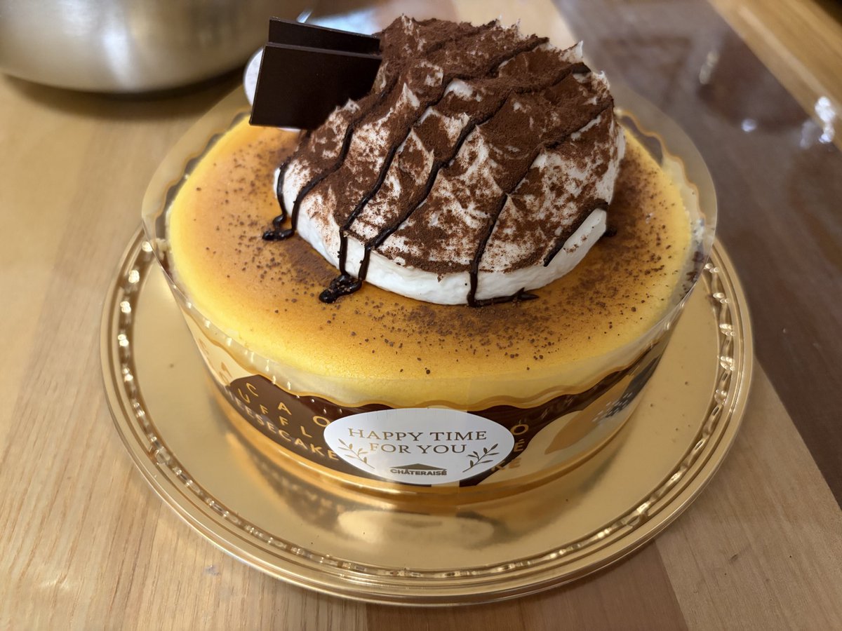 yucch1_YC's tweet photo. 下の妹から誕プレチーズケーキ🍰
ふわっふわしてて美味しかった〜！！
来月、誕生日なのでしっかりお返し誕プレ贈り返しますw💪 https://t.co/37cmO7Ytwf