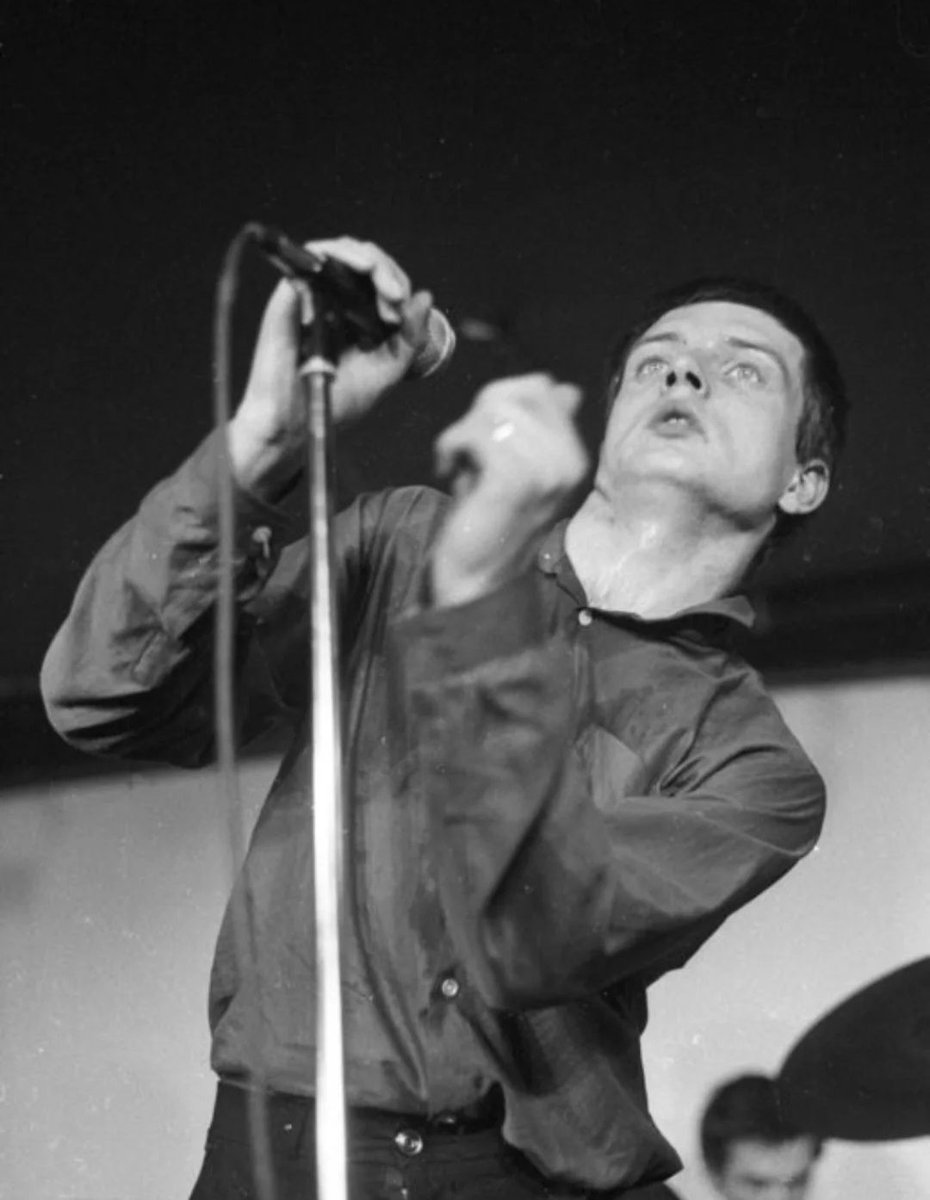 konvekse's tweet photo. Ian Curtis (Joy Division) https://t.co/DG1e8CHAkz