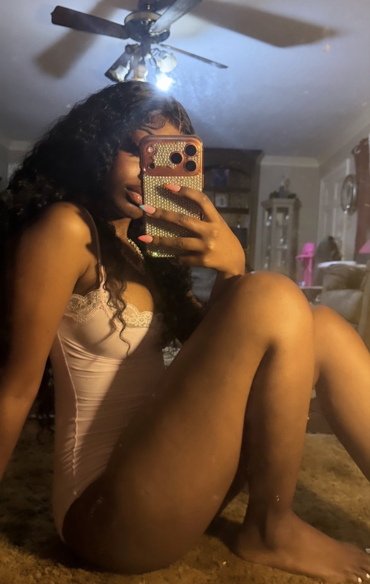 _BAD2DBONEcoco's tweet photo. Darkskin; slimshit can’t you tell?💋 https://t.co/BsbYf5c6Os