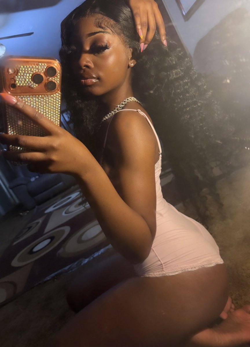 _BAD2DBONEcoco's tweet photo. Darkskin; slimshit can’t you tell?💋 https://t.co/BsbYf5c6Os