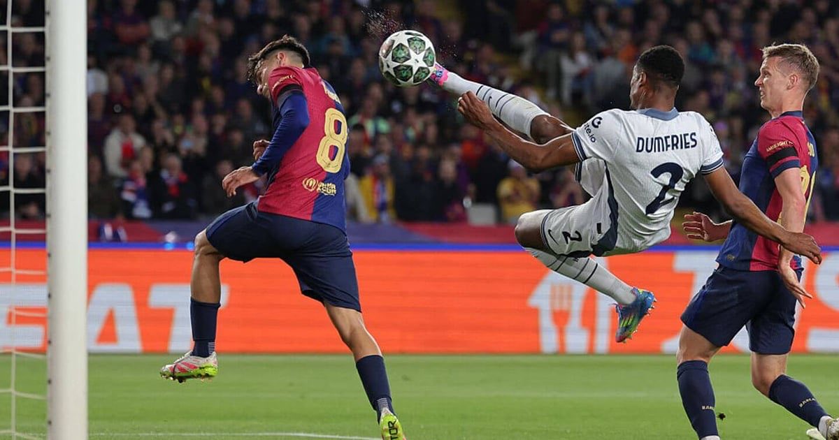 RMAChuyon's tweet photo. Hmm who should we start in El Clasico https://t.co/x99P8ulNFb