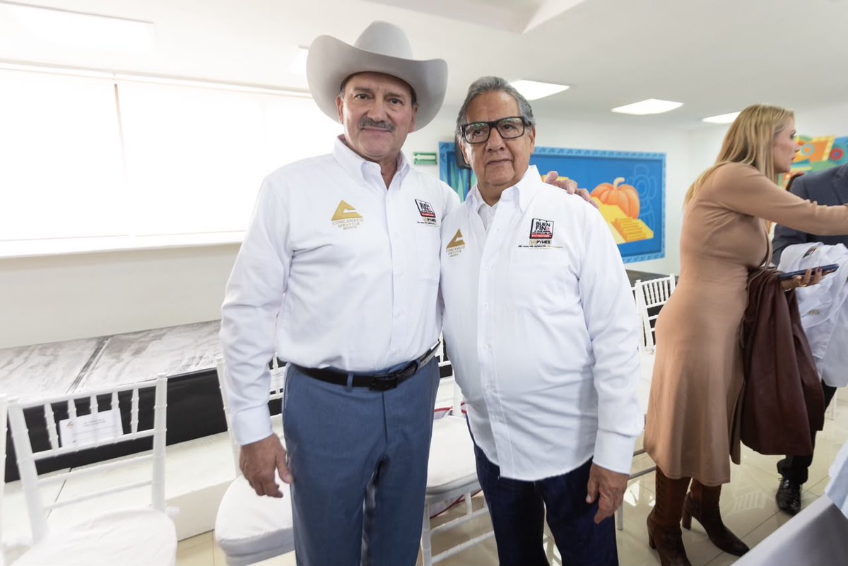 CONCANACO's tweet photo. ¡Ya estamos listos para El Buen Fin 2026!

Durante nuestras Reuniones Institucionales, realizamos la foto oficial de esta nueva edición junto al gobernador @juliomenchaca_, el senador @higinio_mtz, el maestro @SNietoCastillo e integrantes de CONCANACO SERVYTUR.

Como creadores de esta estrategia nacional, nos preparamos para impulsar una vez más el consumo nacional, fortalecer los negocios familiares y abrir más oportunidades para el comercio, los servicios y el turismo. 🛍️

📅 Del 13 al 17 de noviembre de 2026, hagamos equipo para que más personas consuman lo nuestro y más negocios sigan creciendo.

¡Súmate a esta edición y sé parte de El Buen Fin!
🔗 https://t.co/EYpvdg9G3k