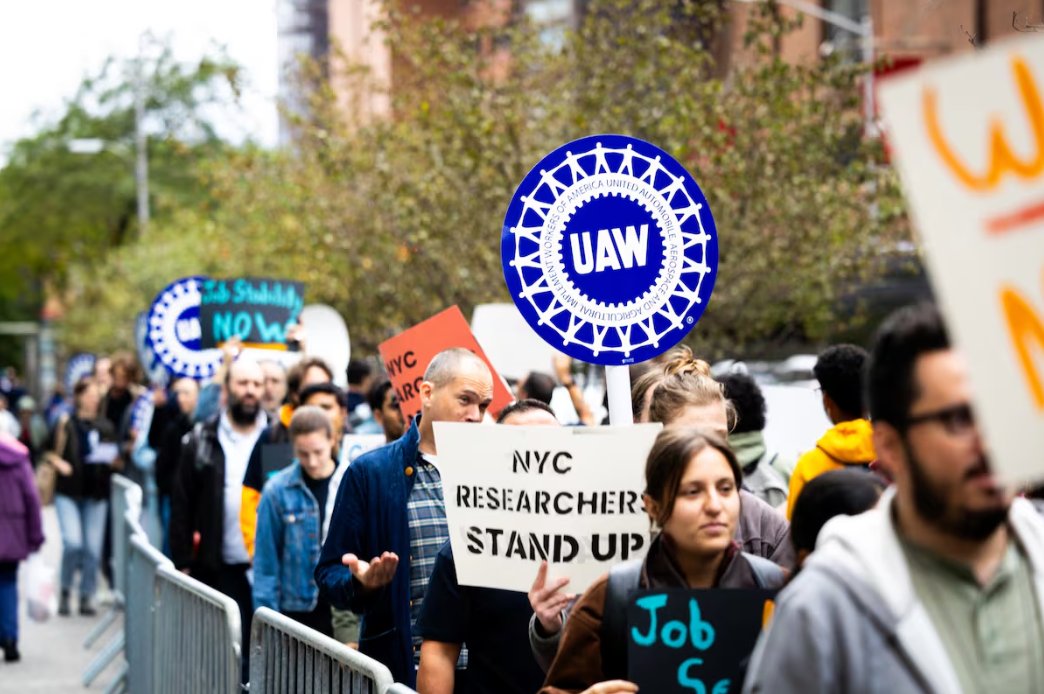UAW's tweet photo. “'We moved Columbia on some of the main sticking points for us in their last offer, and with that movement we were able to reach a unanimous tentative agreement,' said Anna Yoney, CPW-UAW unit chair and bargaining committee member."

https://t.co/jJis1TNA7u https://t.co/b2nEtGaBnd