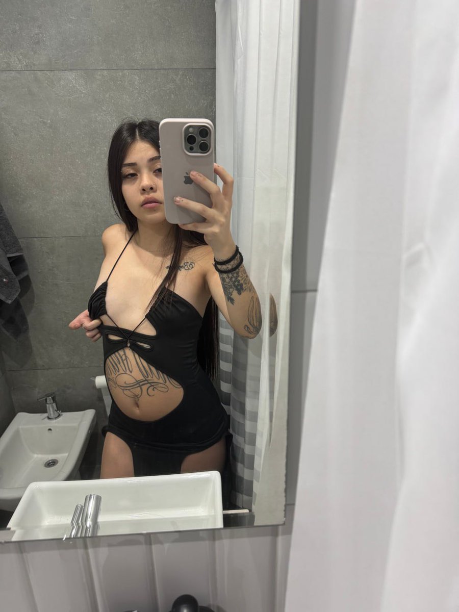 ArianaGrnbtt's tweet photo. i have no business being this confident https://t.co/FLcHFDhv9X