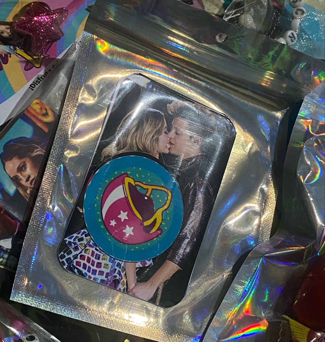 karolistadecora's tweet photo. a la persona que me dio esta photocard, deseo que tu almohada siempre este fresca🙏🏽 https://t.co/SpjfNKP3bw