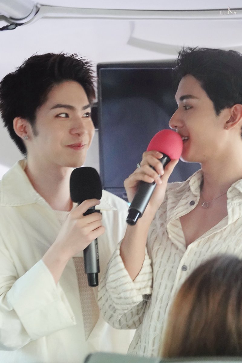 JolinWu07's tweet photo. Morning jaaaaaa~
Why you get sulk already in the morning 🤣🤣🫵🫵 @netsiraphop 

#BarenotetripxNetJJ 
#NETJJ #netsiraphop #jj_rcp https://t.co/6tHQmjZs9N