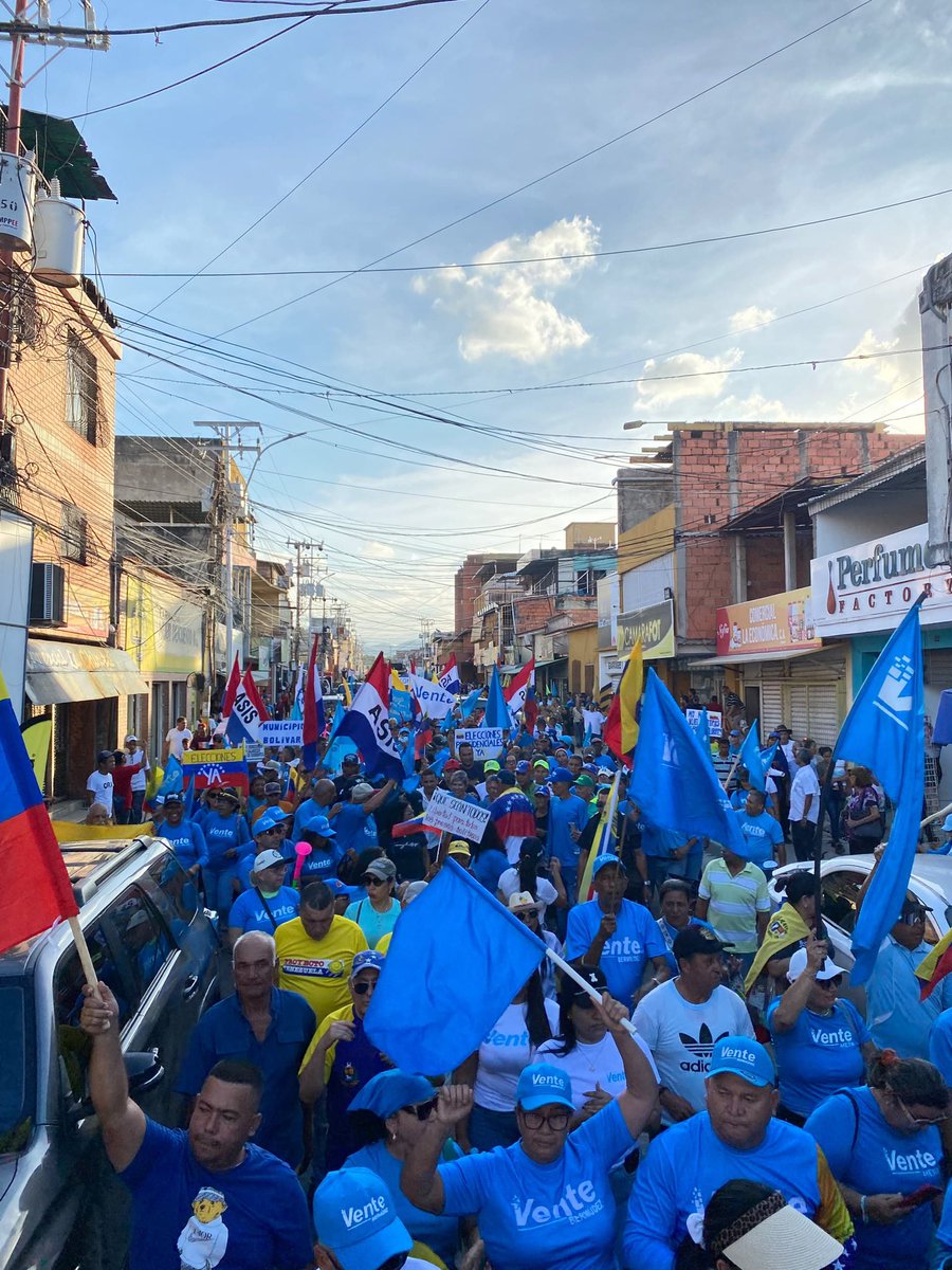 Concentración de ciudadanos en Carúpano, estado Sucre