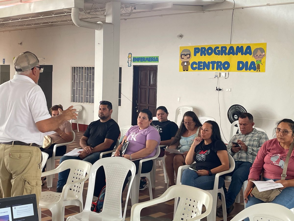 GobMeta's tweet photo. ¡En Restrepo promovemos alimentos seguros y de calidad! Desde la Gobernación del Meta capacitamos en buenas prácticas de higiene en la manipulación de alimentos, fortaleciendo la salud pública y el bienestar de nuestra comunidad. https://t.co/GFYs7SQzXm