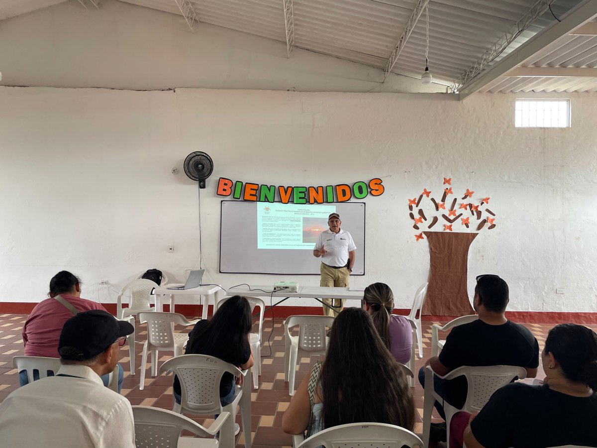 GobMeta's tweet photo. ¡En Restrepo promovemos alimentos seguros y de calidad! Desde la Gobernación del Meta capacitamos en buenas prácticas de higiene en la manipulación de alimentos, fortaleciendo la salud pública y el bienestar de nuestra comunidad. https://t.co/GFYs7SQzXm