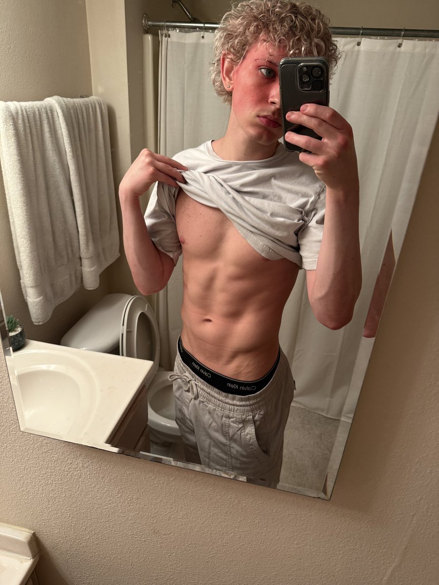 shadoweclipse05's tweet photo. Not the slimmest I’ve looked but I like where I’m at https://t.co/uLm0L4EBhW