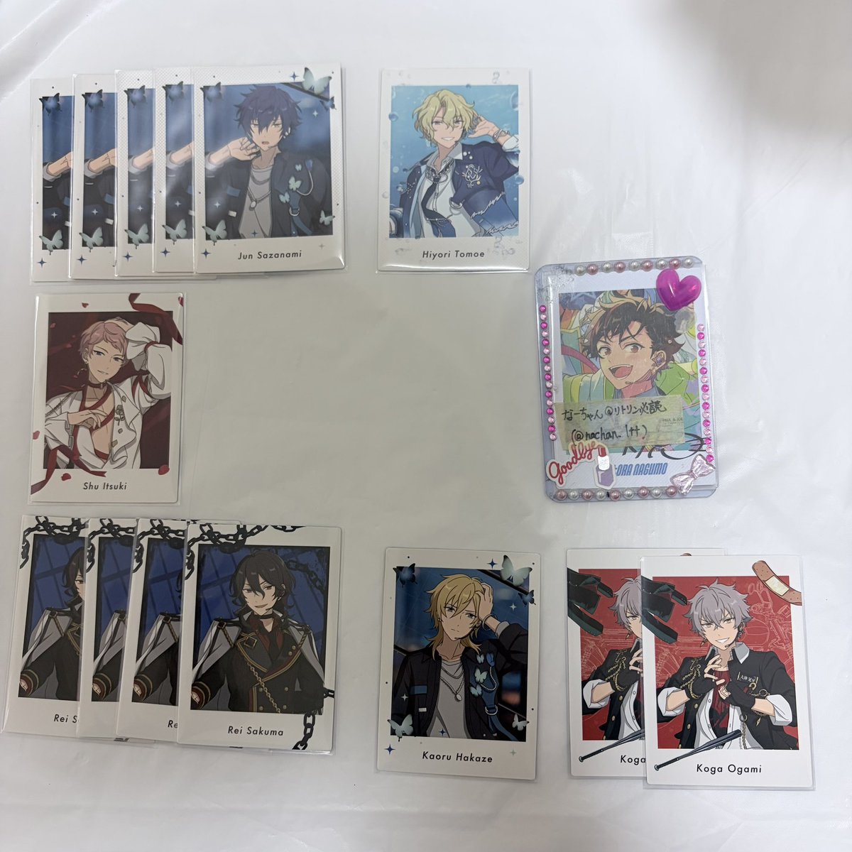 nachan_ltt's tweet photo. 【交換】あんさんぶるスターズ あんスタ ぱしゃっつ 10 UNIT SONG

(譲)スバル.北斗.一彩.マヨイ.☆ジュン.☆日和.宗.☆零.☆薫.晃牙.♡颯馬.☆凛月.♡宙

(求)鉄虎

郵送でのお取引です。
お取引が2枚以下の場合はミニレターのみ。
☆は♡を含むお取引優先。
↓↓ https://t.co/yF5XkJJspz
