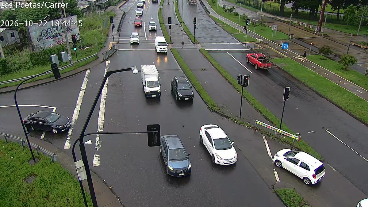 TTILaAraucania's tweet photo. 🔴 Ahora (18:45) alto flujo vehicular en Av. Los Poetas #Temuco. Opte por vías alternativas. https://t.co/CbrDDFDb8j