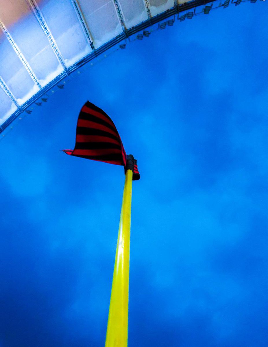 Flamengo's tweet photo. BOOOOOOOAAAAA NOITEEEEEEE, NAÇÃAAAAAAAAO! ESTAMOS NO MARACANÃ, ONDE O MENGÃO VAI LUTAR ATÉ A ÚLTIMA GOTA DE SUOR PELA CLASSIFICAÇÃO PARA A FINAL DA @Libertadores! É PELO PENTAAAA! 🏟️🟥⬛️

#FLAxEST https://t.co/UWTEgjH8wJ