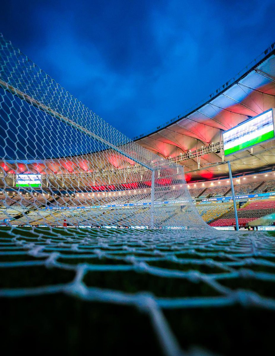 Flamengo's tweet photo. BOOOOOOOAAAAA NOITEEEEEEE, NAÇÃAAAAAAAAO! ESTAMOS NO MARACANÃ, ONDE O MENGÃO VAI LUTAR ATÉ A ÚLTIMA GOTA DE SUOR PELA CLASSIFICAÇÃO PARA A FINAL DA @Libertadores! É PELO PENTAAAA! 🏟️🟥⬛️

#FLAxEST https://t.co/UWTEgjH8wJ