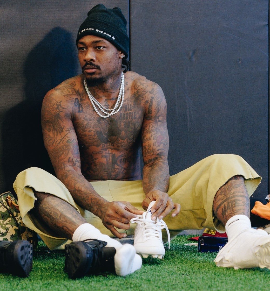 AriUpdatez's tweet photo. Stefon Diggs is so damn sexy 🤤😍 https://t.co/uzntryqIuU