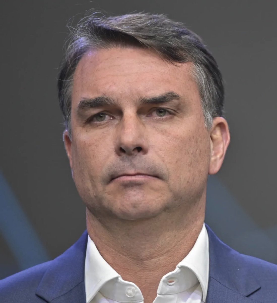 xieflws's tweet photo. 🚨URGENTE! Após 134 milhões de exigências para Lula, Flávio Bolsonaro afirmou que só irá quebrar o seu sigilo quando a China liberar a live action de TGCF. https://t.co/WqbjVtpoJR