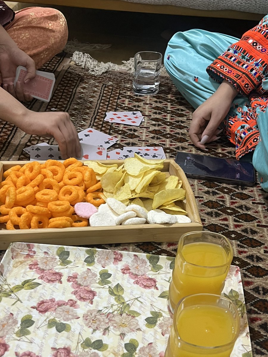 Gerncg's tweet photo. دیوان https://t.co/QuiFCYV982