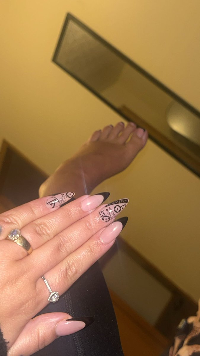 Katbaby_7's tweet photo. You know they gotta match 🖤 https://t.co/4D79a52285