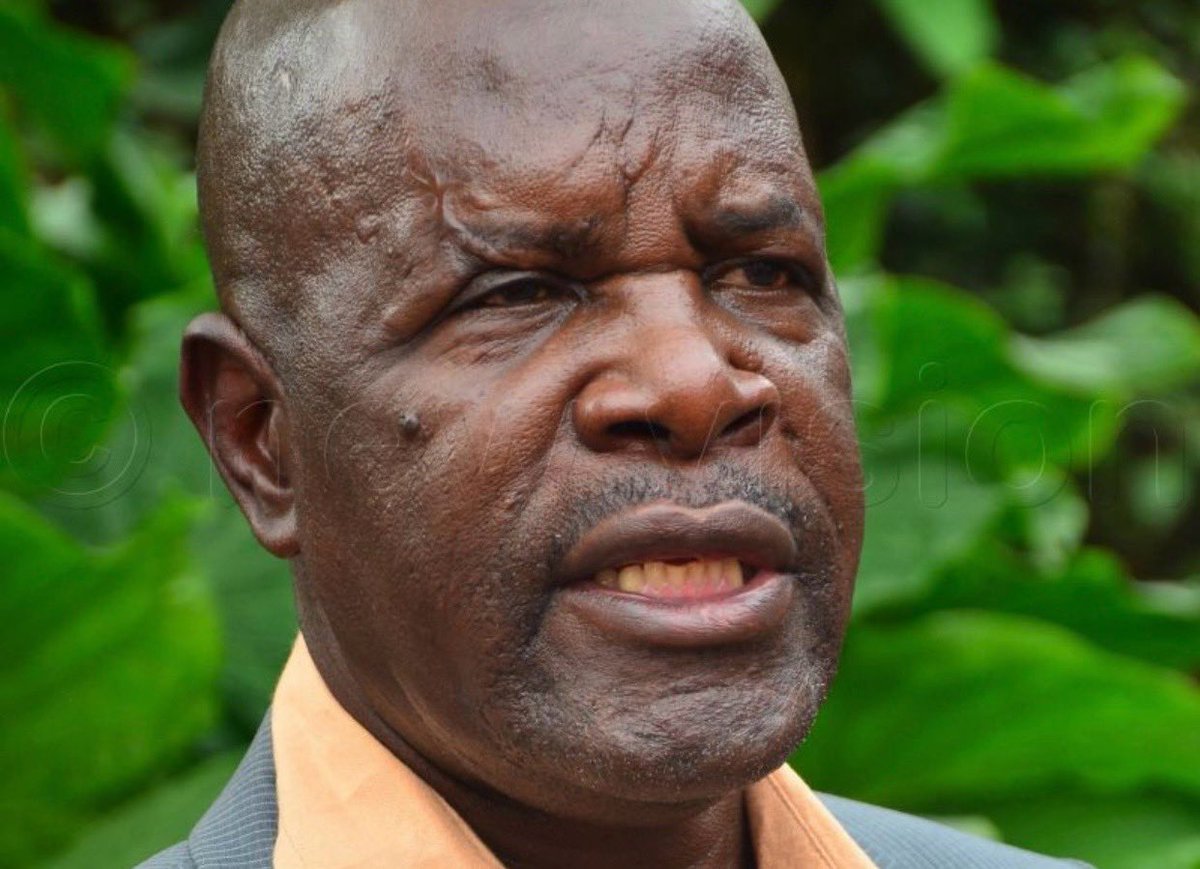 SEyotre's tweet photo. But who does Ofwono Opondo think he is? Gen MK has ignored him this whole time but he keeps poking afande for attention. He will get the attention he so badly needs from @mkainerugaba soon. https://t.co/hJjsPr1VWH
