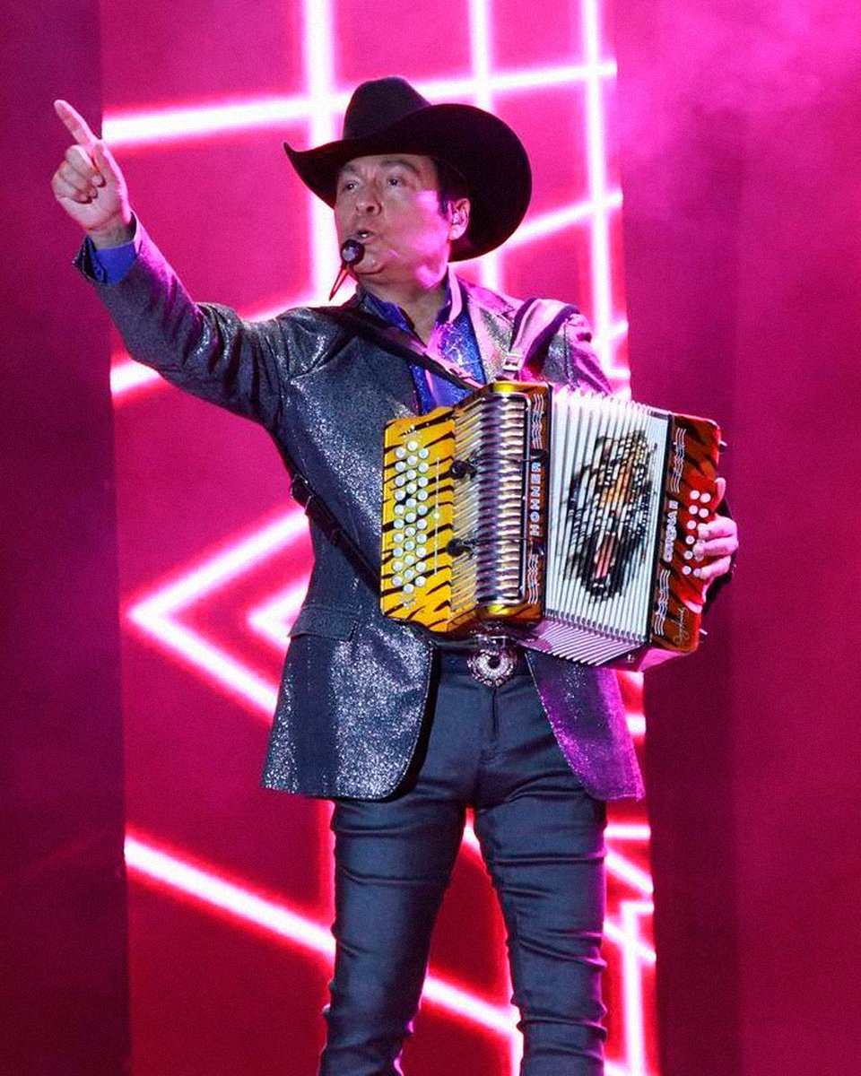 tigresdelnorte's tweet photo. Los detalles importan, plebes. El tigre 🐅 es el alma de lo que hacemos, por eso vive en cada instrumento y en cada traje que usamos para cantar con ustedes durante un concierto 🪗 https://t.co/WcriEPPDWW