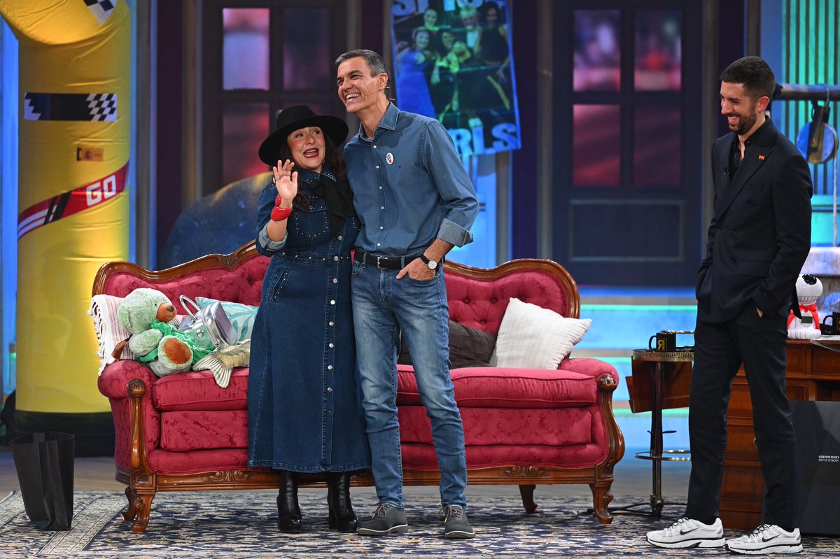 sanchezcastejon's tweet photo. Como diría Candela... ¡La Peter se lo ha pasado muy bien en @LaRevuelta_TVE!

Que siga el buen humor, las risas y el progreso. https://t.co/hEIX49J6sv
