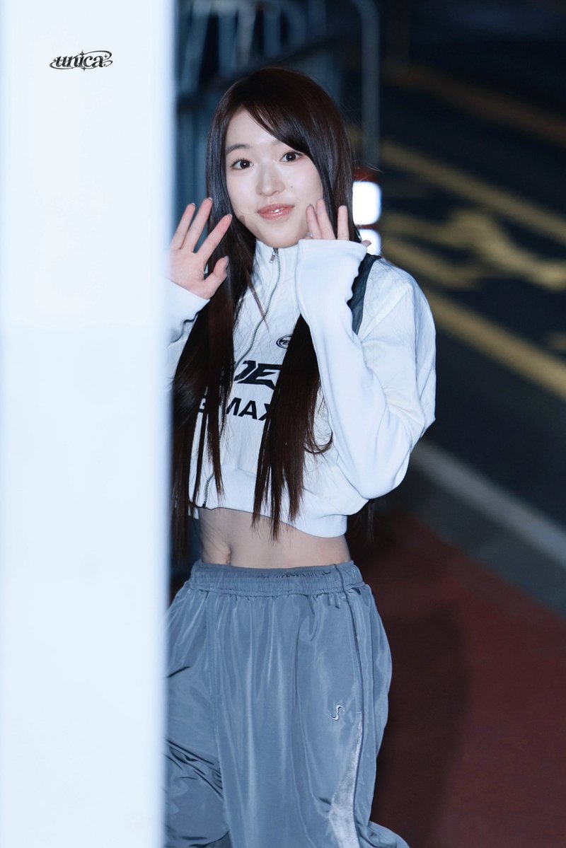 UNICA_1106's tweet photo. 261023 KBS 출근

#A2OLITE #시리 #XILI #梁淅沥 https://t.co/x1D8dc1HB8
