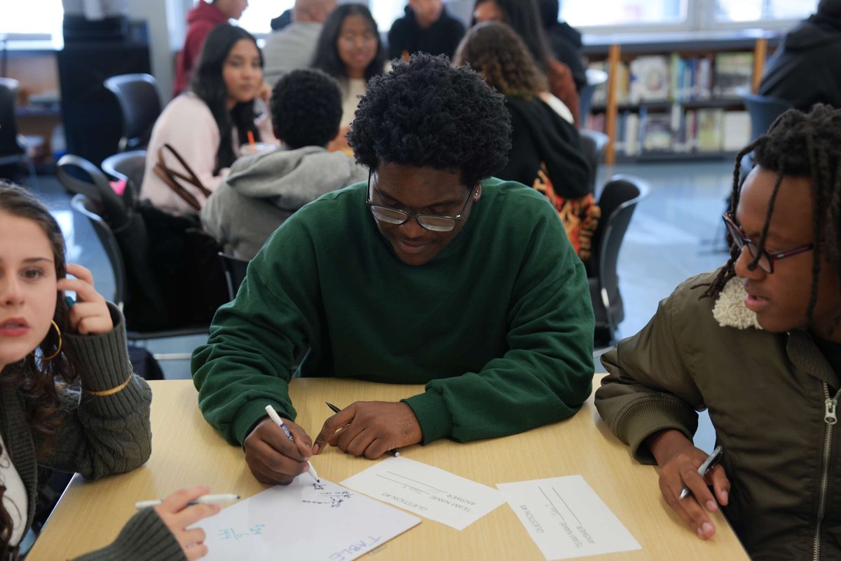 NYCSchools's tweet photo. At the High School of Economics and Finance, students worked in teams to solve math questions in our everyday life through an Estimathon.
Keep celebrating #MathWeek with us by visiting: https://t.co/dfQ1vIzkRn 💡 https://t.co/RWAkjV92d2