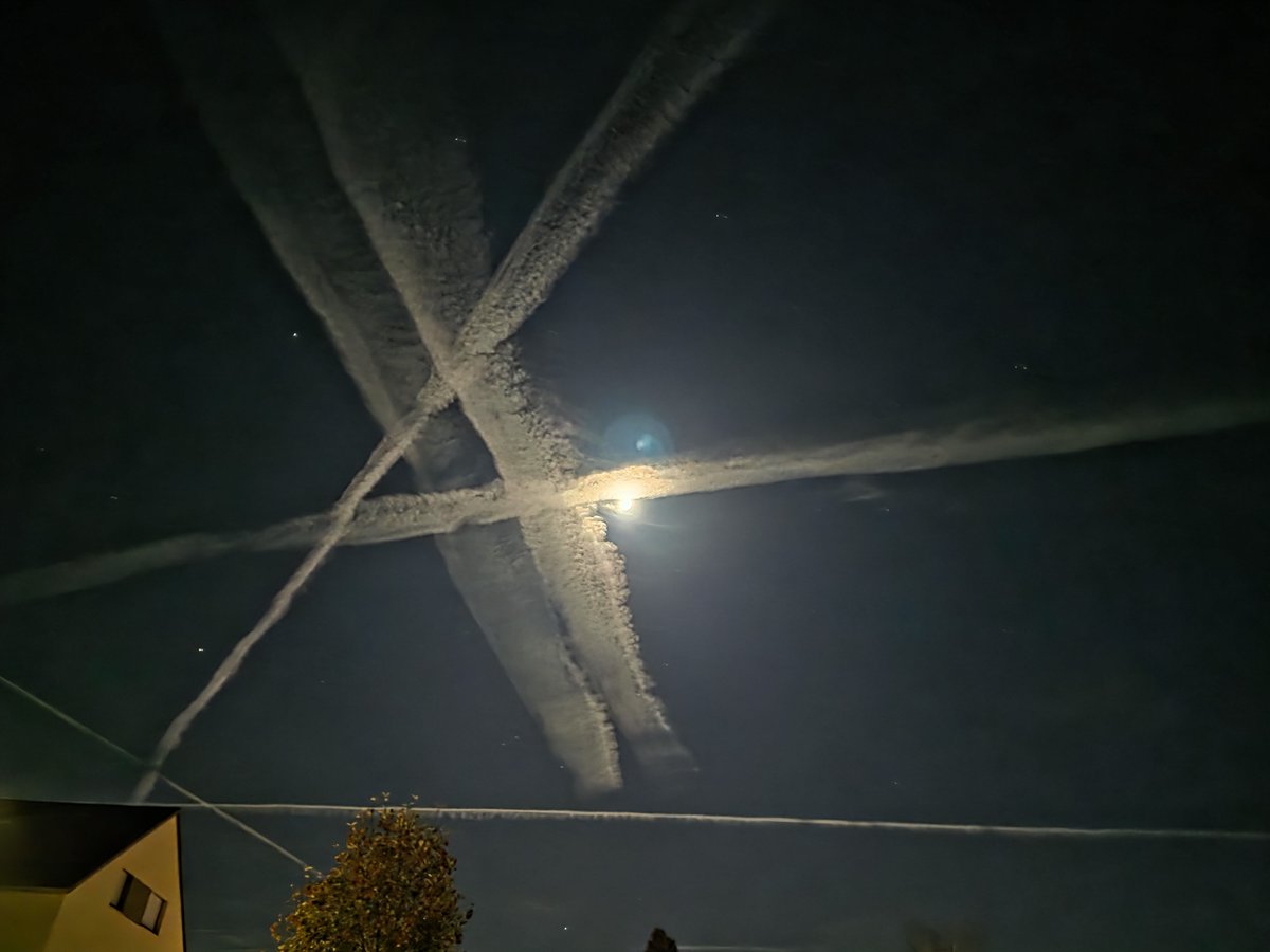 MrTsCode's tweet photo. Anarchy's in the sky https://t.co/q2xsqWROoW