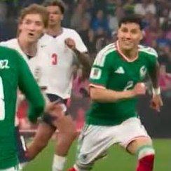 EdwingTrejo's tweet photo. Un clásico del fútbol mexicano que vivirá para siempre en la infamia

Jorge Sánchez correteando a su marca y perdiendola de vista 

Un clásico absoluto del fútbol mexicano https://t.co/79proZkcrB