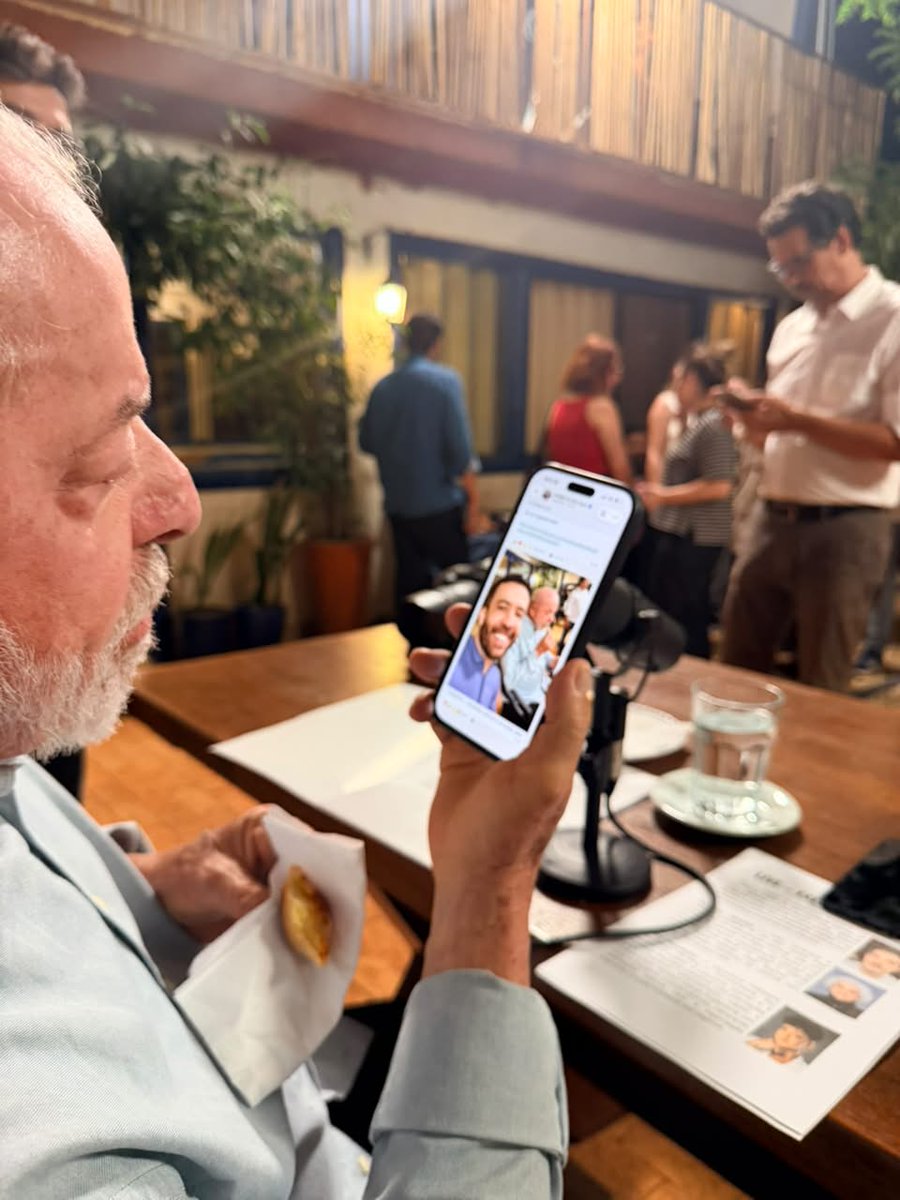 _janoninho_fc's tweet photo. Já aprendeu a mexer em tudo no celular 😂😂😂🤳

EXPLODE
#EsquerdaDominouAsRedes https://t.co/yttAdBYanl