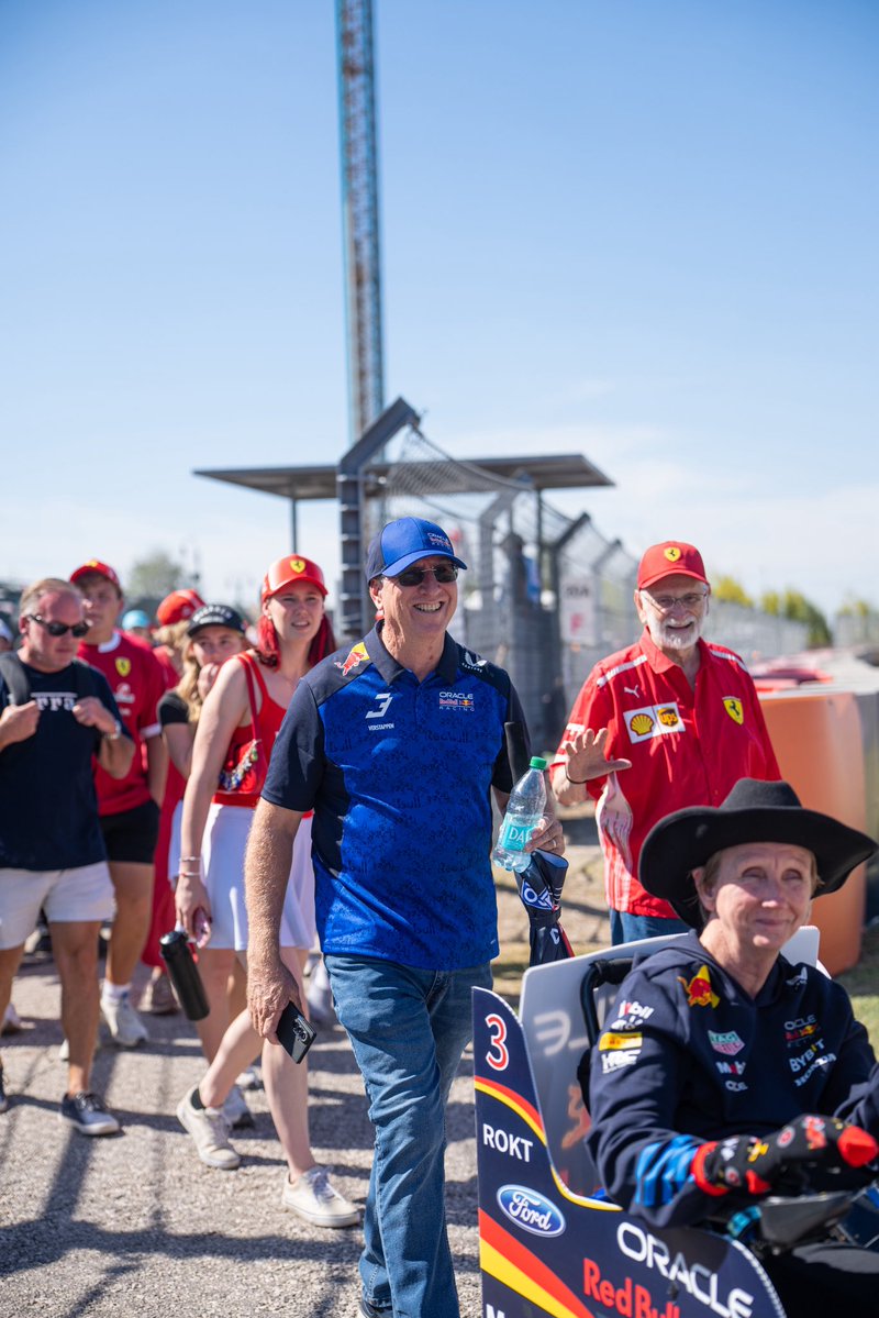 COTA's tweet photo. These boots were made for walking (Pit Lane) 👢🏎️💨 https://t.co/HpwHTRrgtX