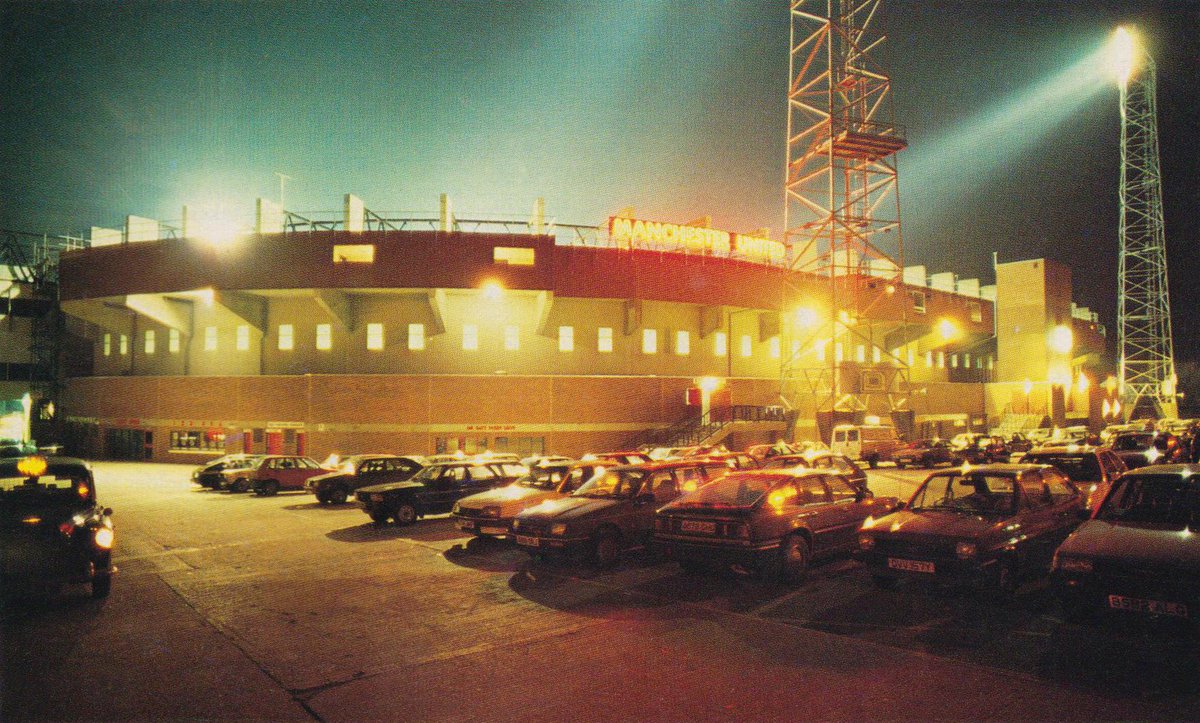 WhitesideOne's tweet photo. Old Trafford by night 1985 -86 season #MUFC https://t.co/O7ZmKjqkpu