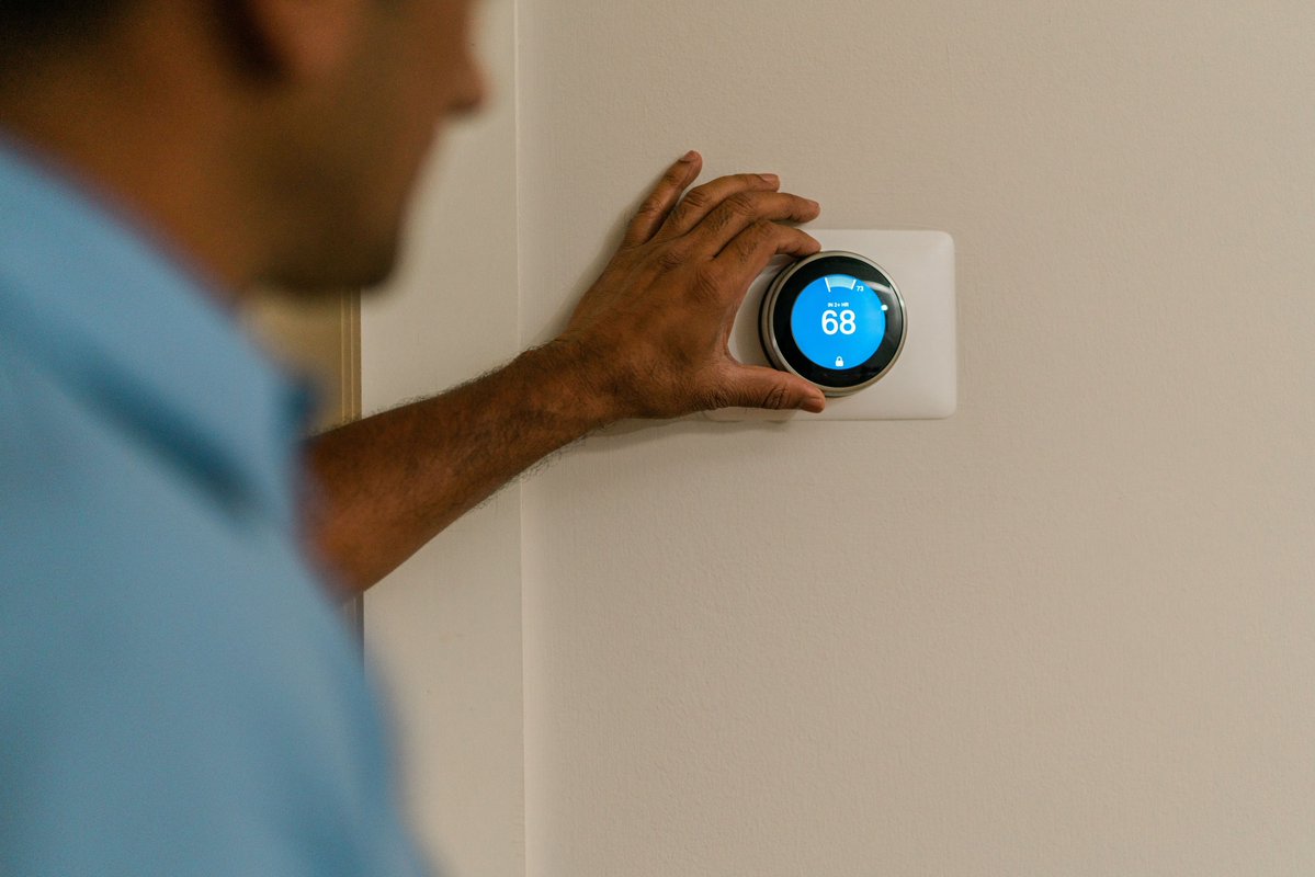 ServCounty's tweet photo. What's your home's thermostat rule: everyone gets a vote, or one person controls the kingdom? #JohnsonCounty https://t.co/qhVC9hUlow