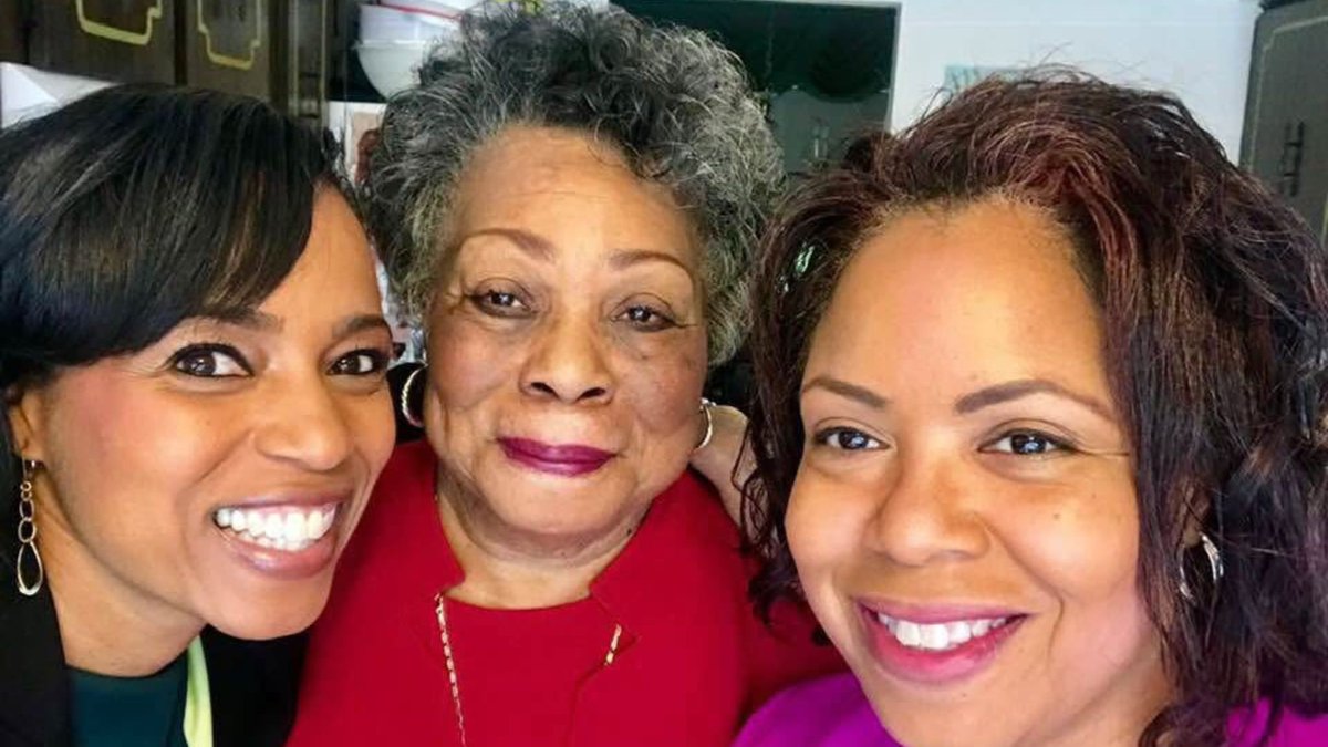 afronews's tweet photo. Patricia Ann Alsobrooks, the mother of Maryland Sen. #AngelaAlsobrooks, died Oct. 9 at age 79. The senator remembered her mother as a fighter, survivor and devoted parent whose love and selflessness shaped her life. https://t.co/Efgf1co6nt https://t.co/WGQiHEPGo2