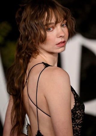 RockingWelsh's tweet photo. 1️⃣2️⃣ Emma Myers

Emma has that instantly likeable look that really jumps out in photos.. Big expressive eyes, a great smile and a face full of personality. She’s become a genuine favourite over the past year 🤍 https://t.co/lvwE3FjcX6