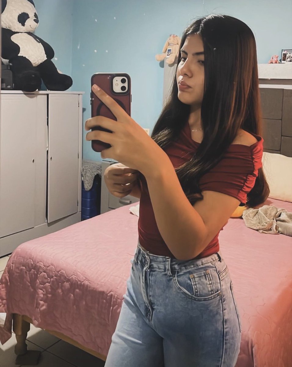 Novaxte6's tweet photo. Ahí amiguita majo que ricura el aroma de tus calzones 
Ve como me pones la verga 
Esa pequeño culo tuyo mmmmmm delicia 😋 https://t.co/reMDiB4mEy