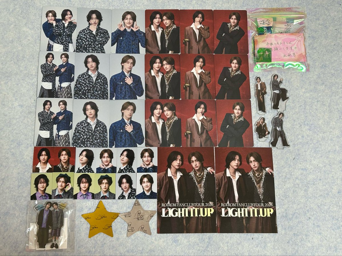 hanafuda_love's tweet photo. 昨日グッズ交換してくれた方、譲ってくれた方、交流してくれた方、ありがとうございました😭
大夢くんアクスタ2つ以外は手に入りました🫶
今日の事後販売でランダムアクリルバッジとぷくぷくシールと靴下頑張るぞ✊
ランダムミニアクスタも追加しよーっと🥰
#ROIROM_LIGHTITUP2026 https://t.co/CG2CAoewUZ