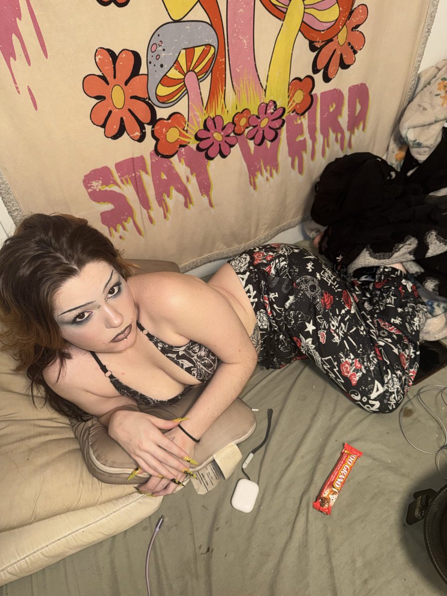 tinyGothbnny's tweet photo. 4’11 goth slut selling all day dm for menu🖤let me help you cum #buyingcontent #nsfwtwt #horny #meets #socal #ie https://t.co/8nj9zlrM47